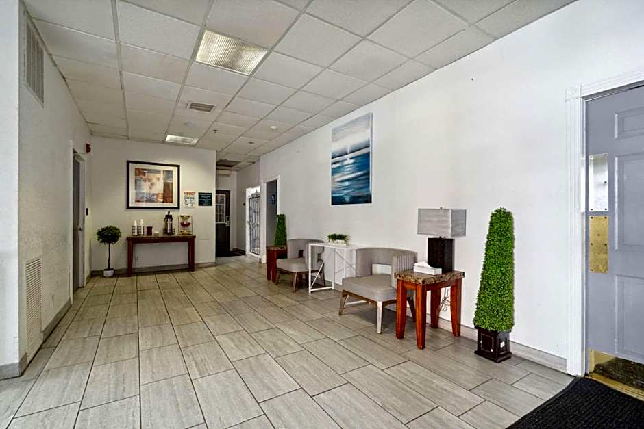 Econo Lodge Inn & Suites Waterloo Downtown