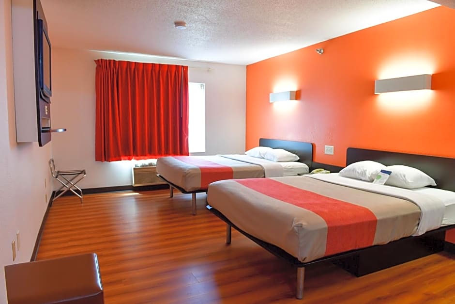 Motel 6 Lincoln, NE