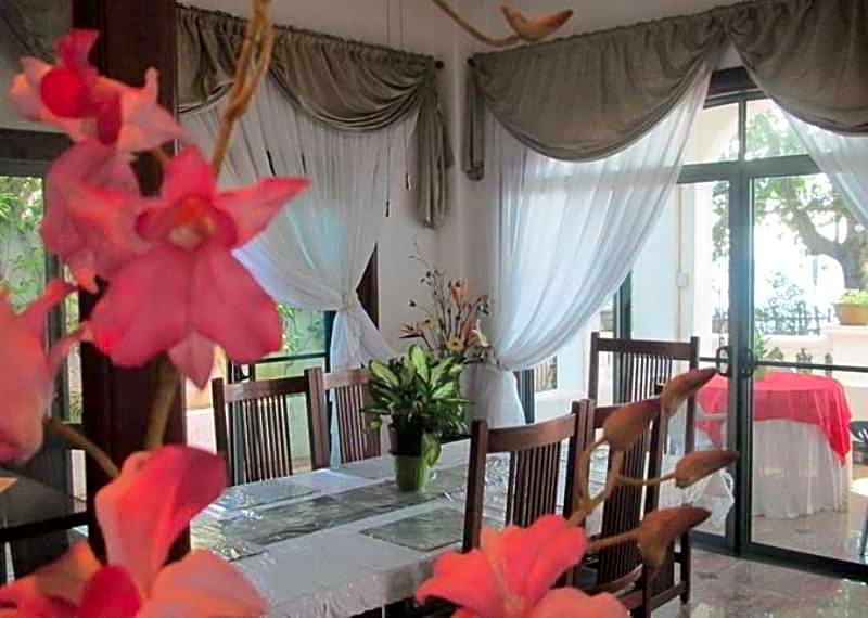 RedDoorz Plus @ Gracey Dive Resort Dumaguete