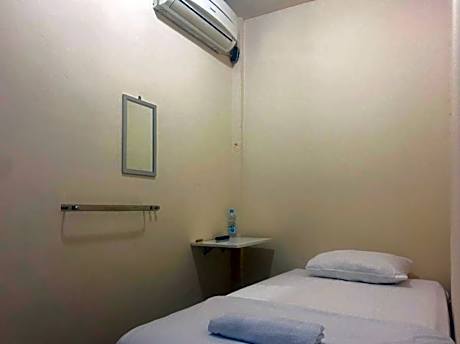 CK Homestay Syariah near Lippo Plaza Jambi Mitra RedDoorz