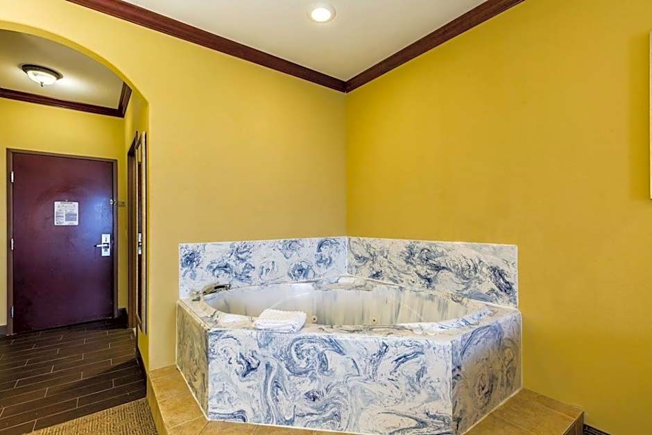 Comfort Suites Galveston Cruise Port Area - Beachside