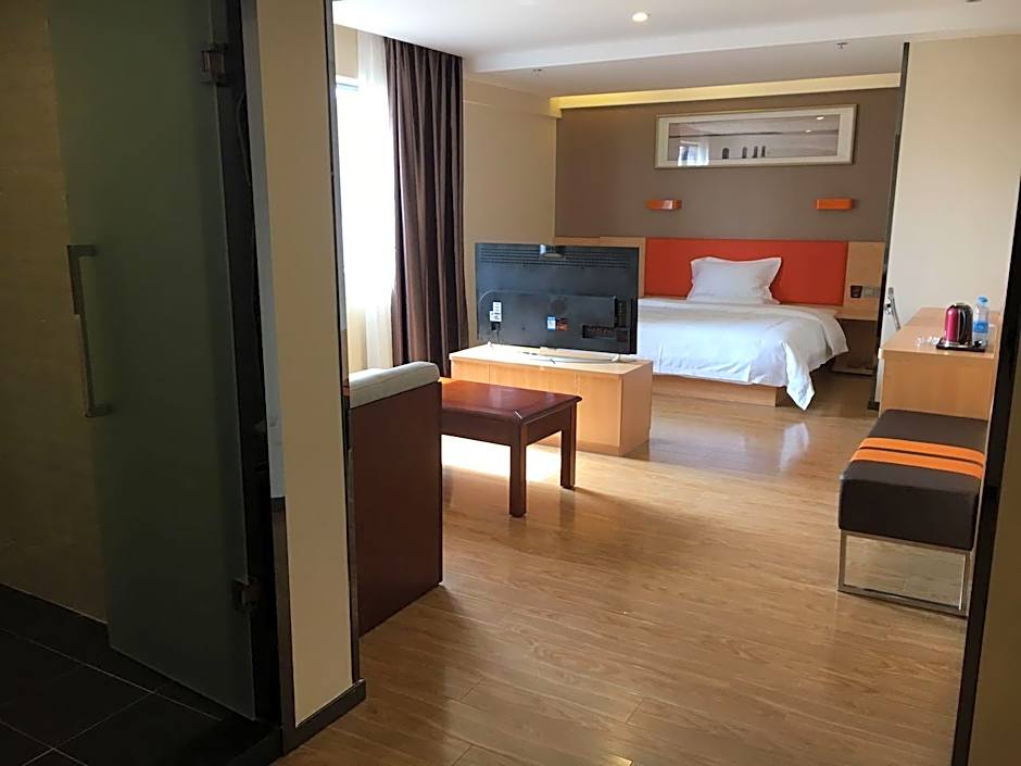 7Day Premium Chengdu Railway East Station Capitaland Square Branch – Chengdu, IL