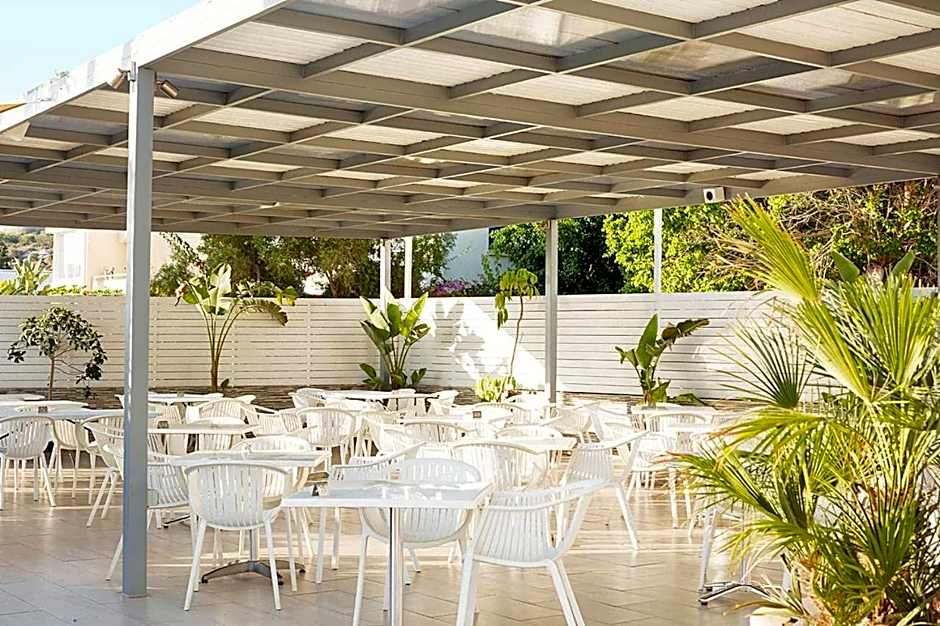 Lantiana Gardens ApartHotel