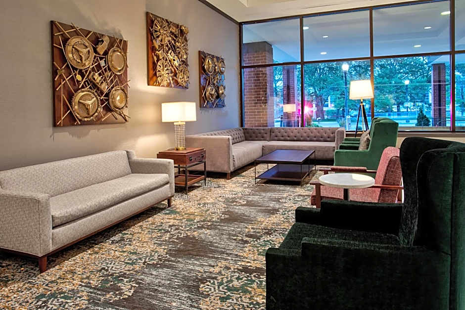 DoubleTree by Hilton Lansing