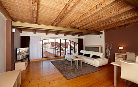 One-Bedroom Apartment with View and Terrace