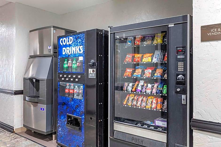 Quality Inn & Suites I-35 E/Walnut Hill