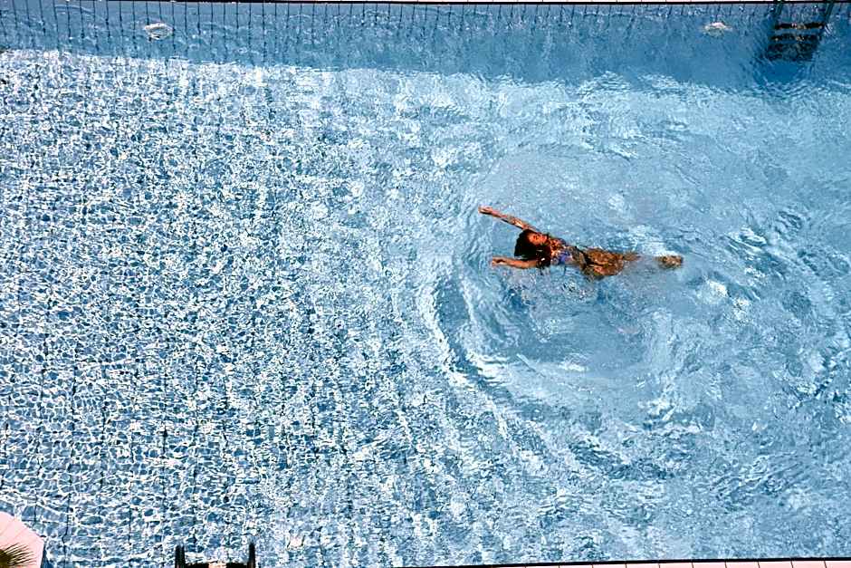 Silver Sun Studios & Apartments