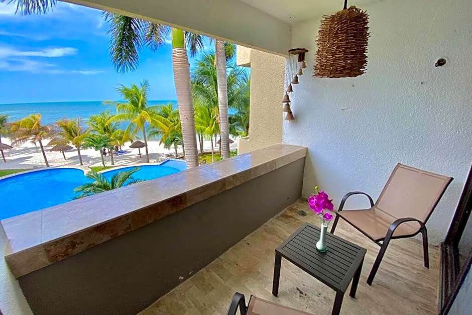 Oceanfront Condo BM By Andiani