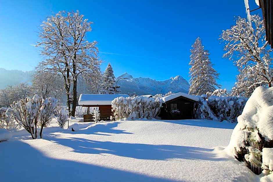 Hilleprandt - Adults Only