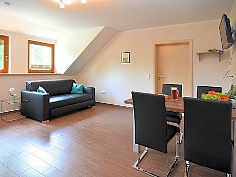 Moderne Ferienwohnung am See in Eslarn