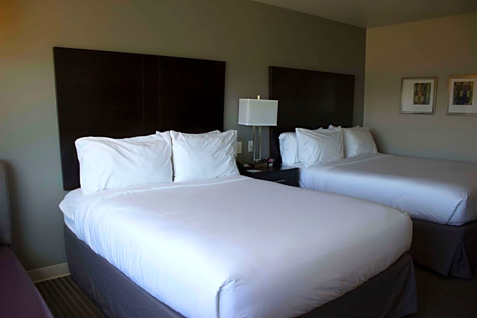 Holiday Inn Express and Suites Tahlequah By IHG