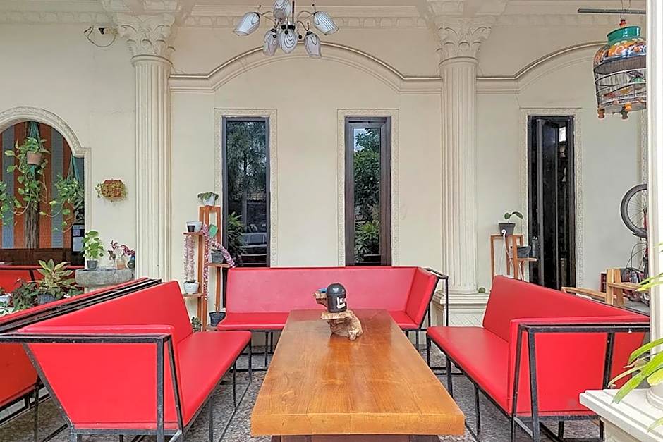 Icha Homestay near Terminal Purabaya Madiun