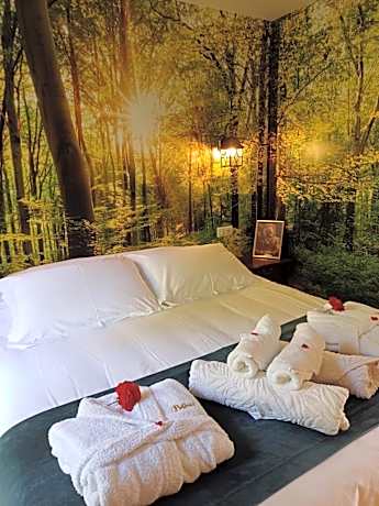 Deluxe Two-Bedroom Apartment with Garden View