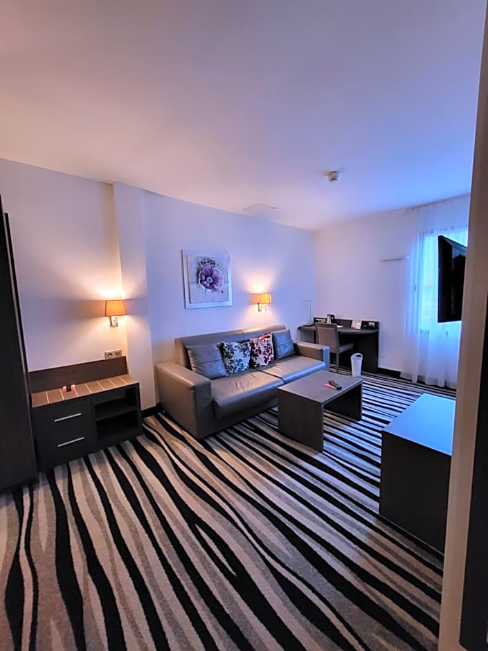 Kyriad Saint Quentin En Yvelines - Montigny