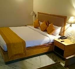 Hotel Raj Vilas Place