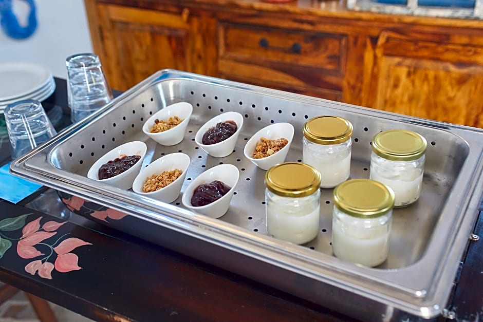 Kerame Hotel & Studios