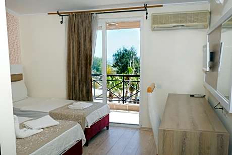 Double or Twin Room with Partial Sea View