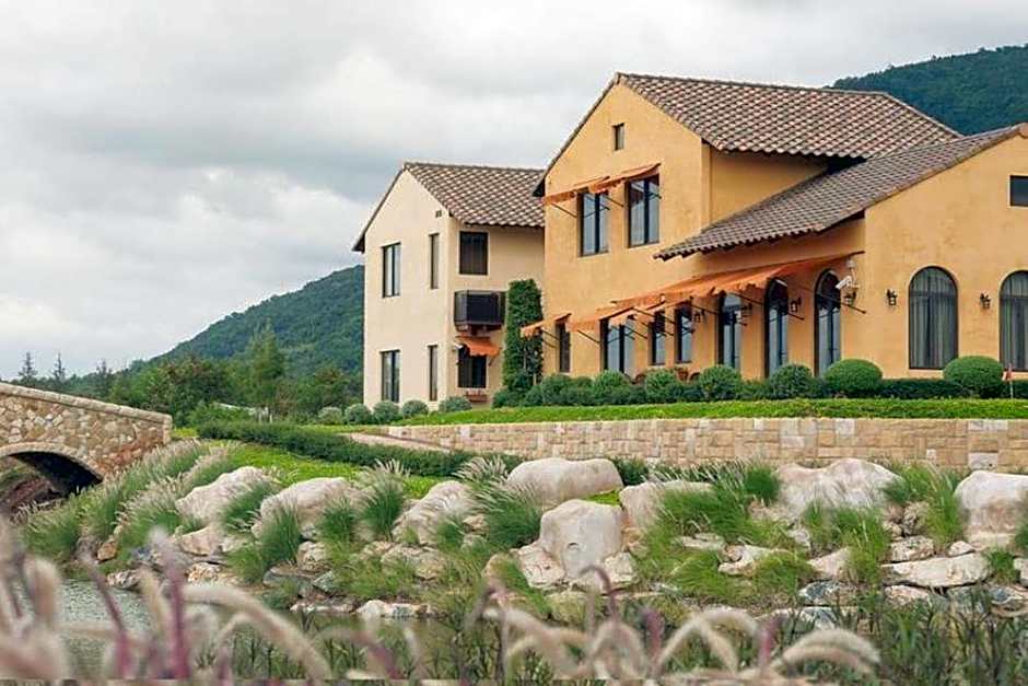 Toscana Valley Town Square Suites