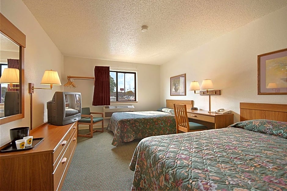 Super 8 by Wyndham Hammond/North