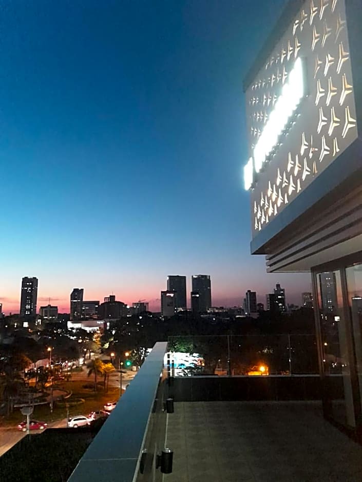 TRYP by Wyndham Santa Cruz