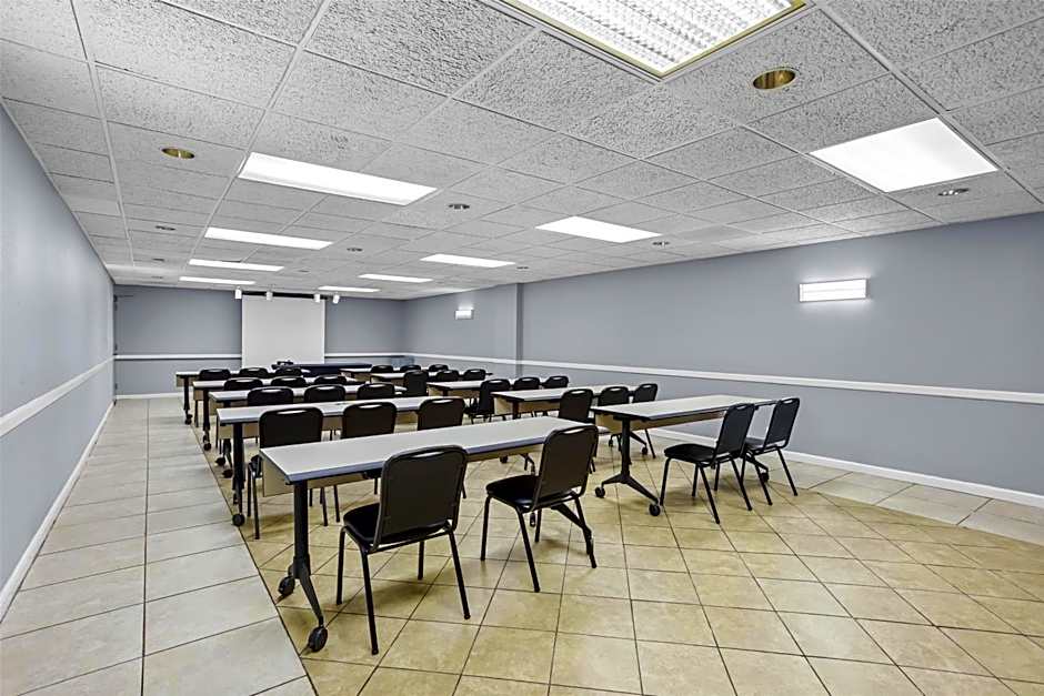 Spark by Hilton Des Plaines Chicago O'Hare