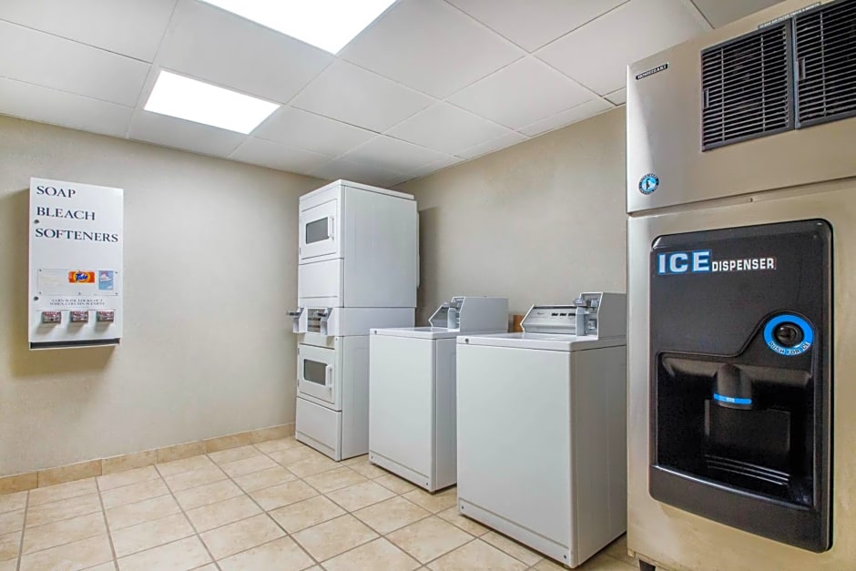 Holiday Inn Express & Suites - Albany Airport - Wolf Road, an IHG Hotel
