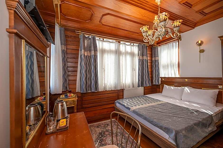 Valeria Antique 1892