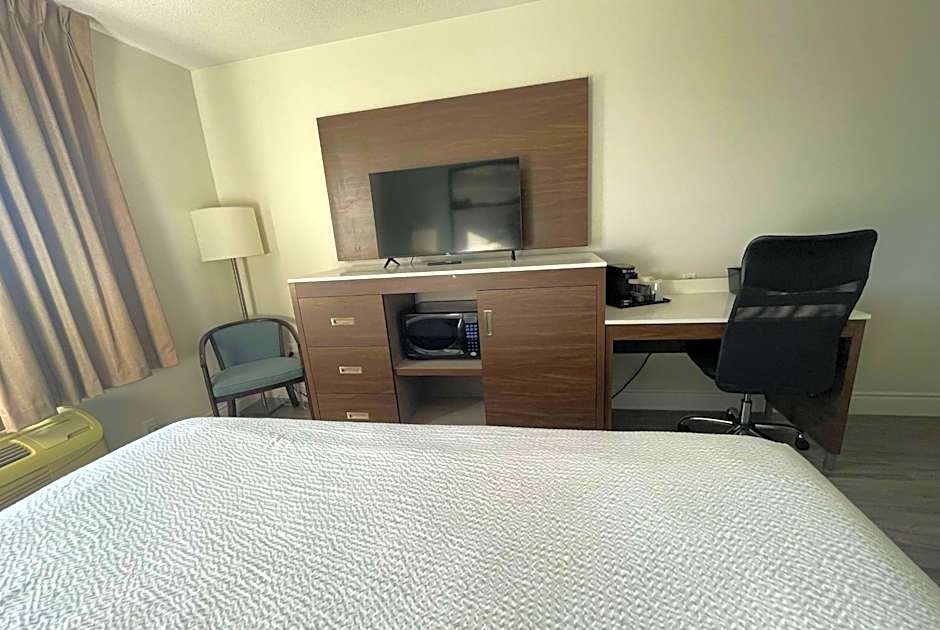 Super 8 by Wyndham Peterborough