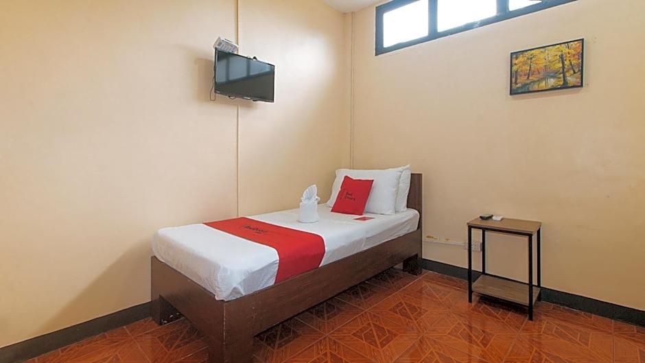 RedDoorz at Casa Buena Dormitel Davao City