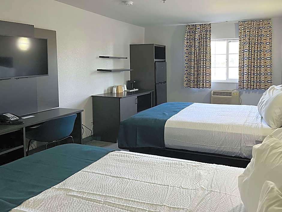 Studio 6 Suites Delano, CA
