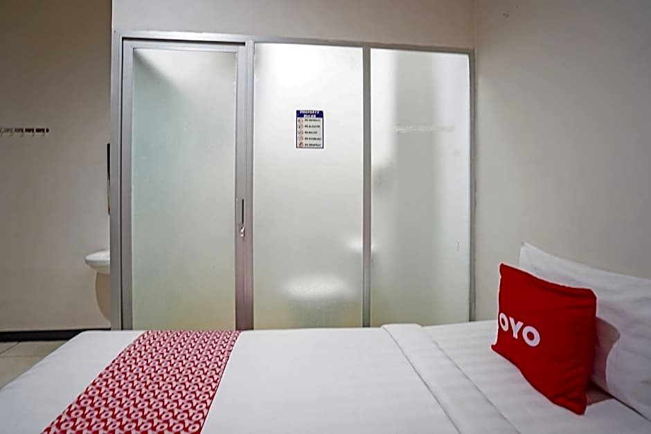 OYO Flagship 90890 Bratang Gede Residence