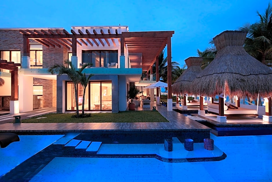 Azul Villa Esmeralda, by Karisma