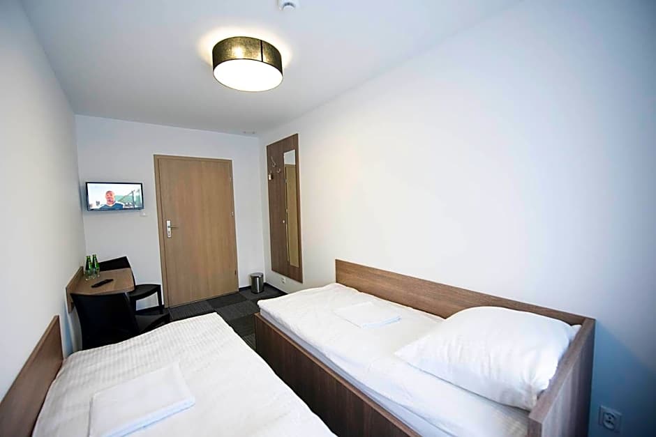 Hostel SMS FREE PARKING