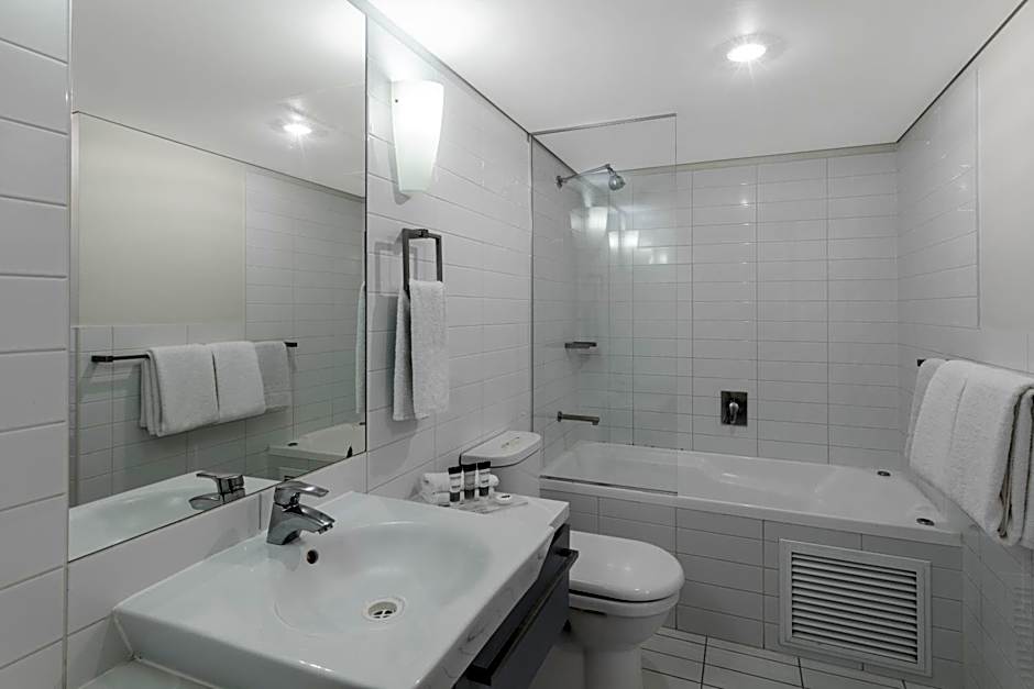 Oaks Adelaide Horizons Suites