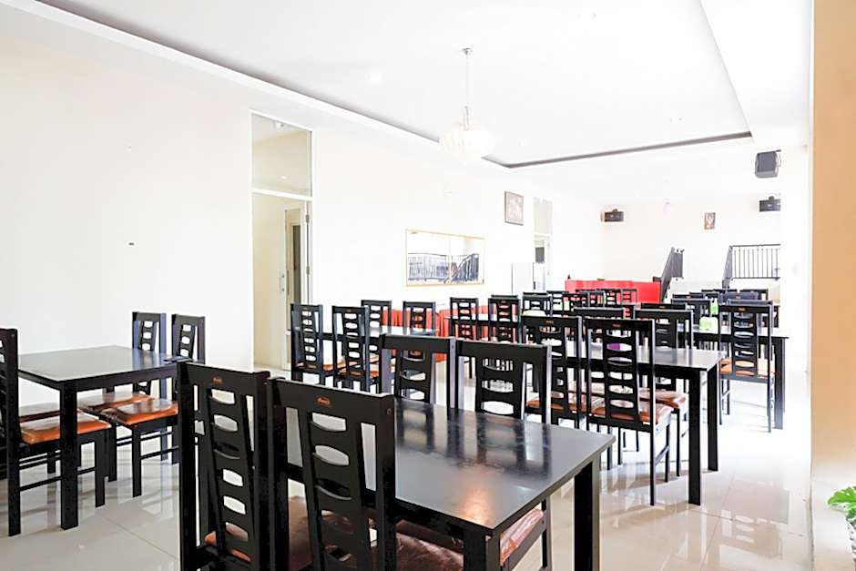 RedDoorz @ Hotel Grand Aulia Majene