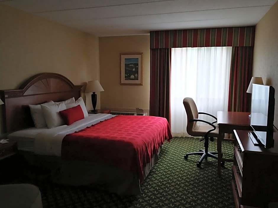 Mystic River Hotel & Suites