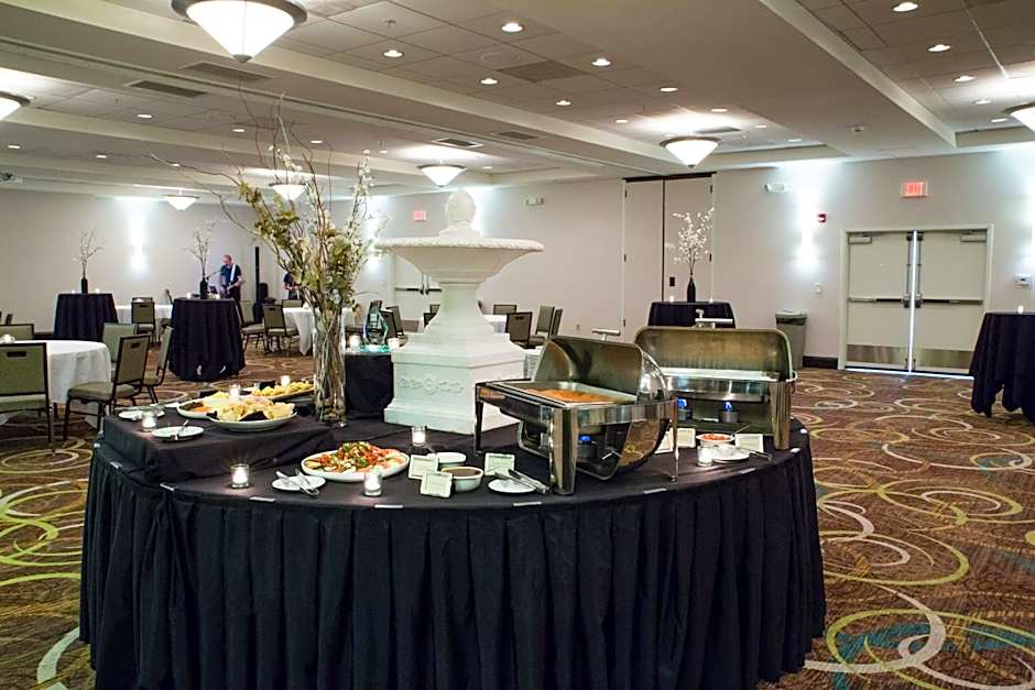 Holiday Inn Hotel & Suites Bloomington Airport By IHG