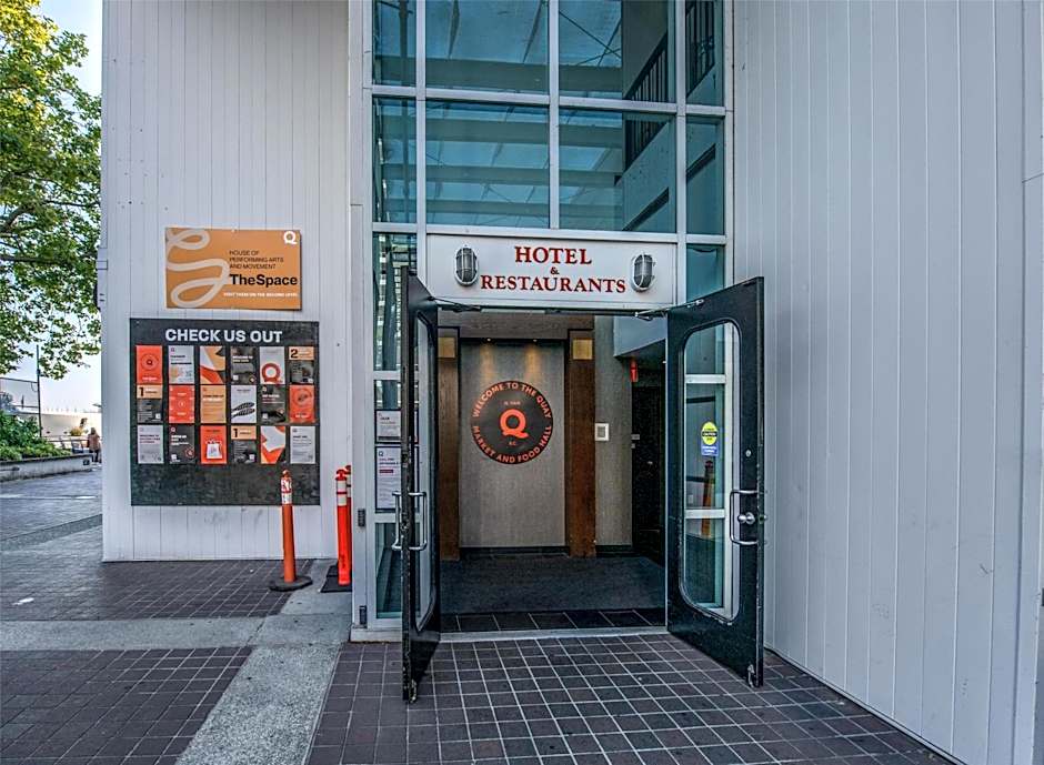 Coast Lonsdale Quay Hotel