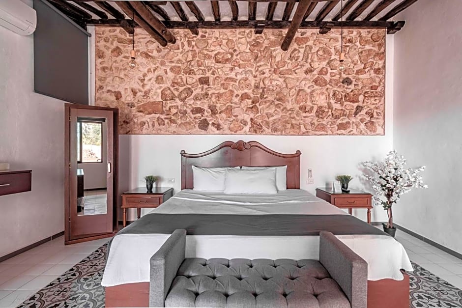 Hotel Colonial Zaci by GuruHotel