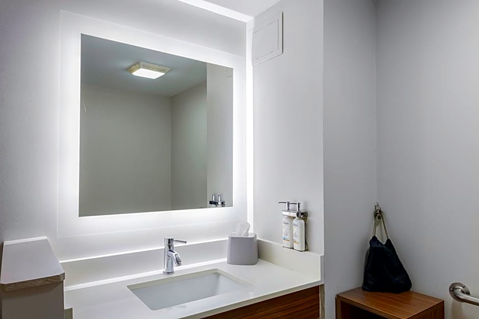 HOLIDAY INN EXPRESS & SUITES ROANOKE RAPIDS By IHG