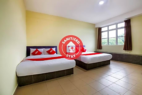 OYO 89585 Hotel Happy Inn