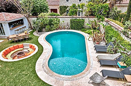 ZEYHOUSE ALACATI