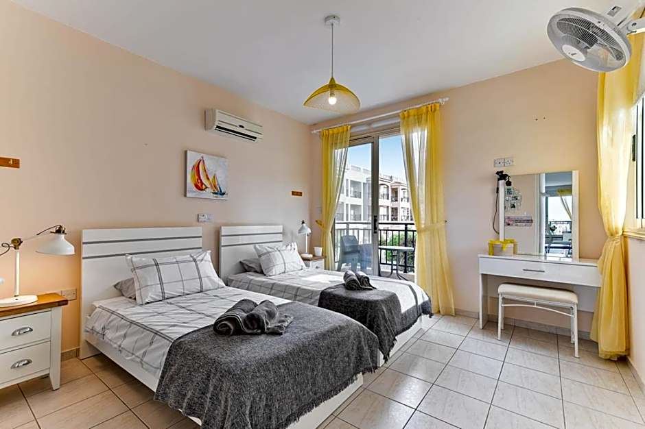 Sunny View - A Stunning Apartment with private rooftop