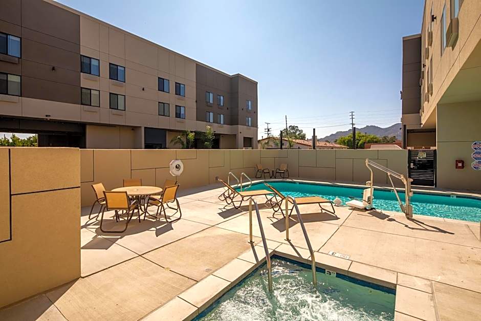 Holiday Inn Express and Suites Chatsworth By IHG