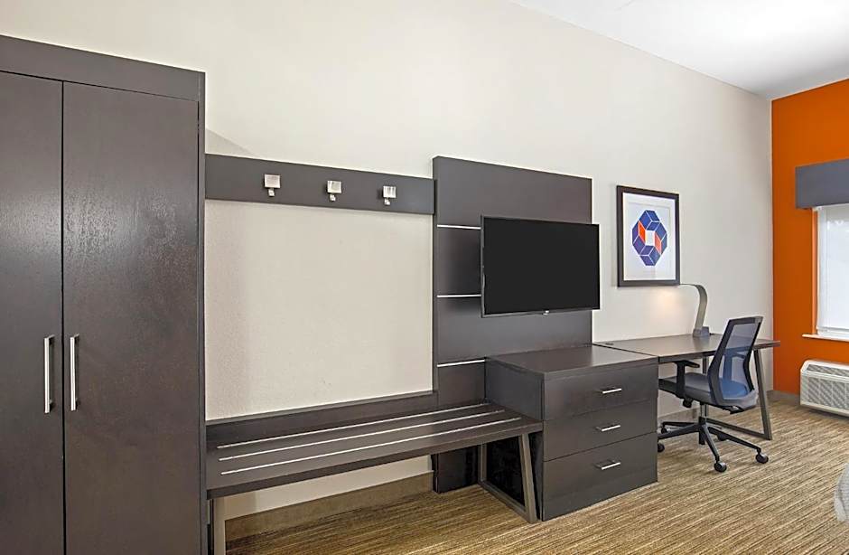 Holiday Inn Express & Suites Locust Grove By IHG