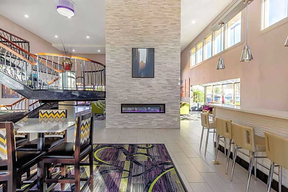 La Quinta Inn & Suites by Wyndham Hayward Oakland Airport