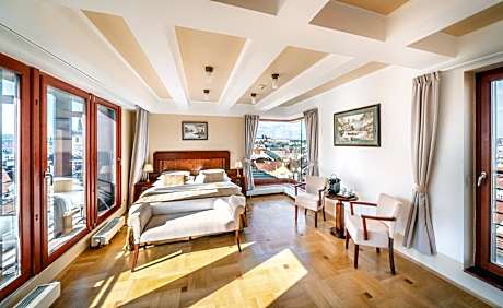 Panorama Suite with Castle View