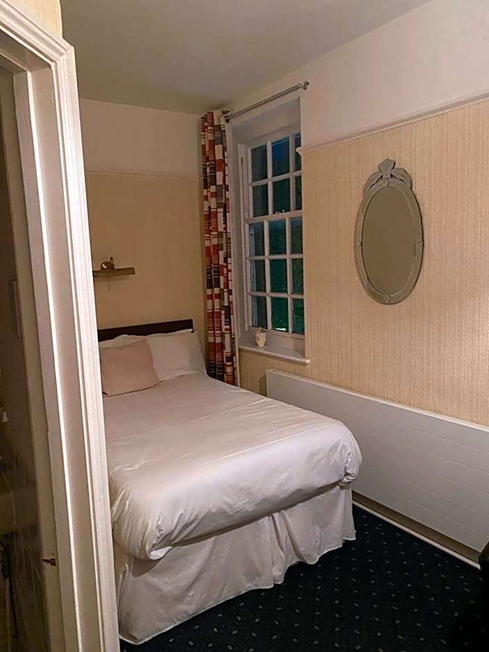 Ty Newydd Country Hotel