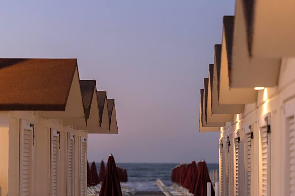 Hotel Soraya - Spiaggia Sawasdee with Beach, Restaurant & Parking