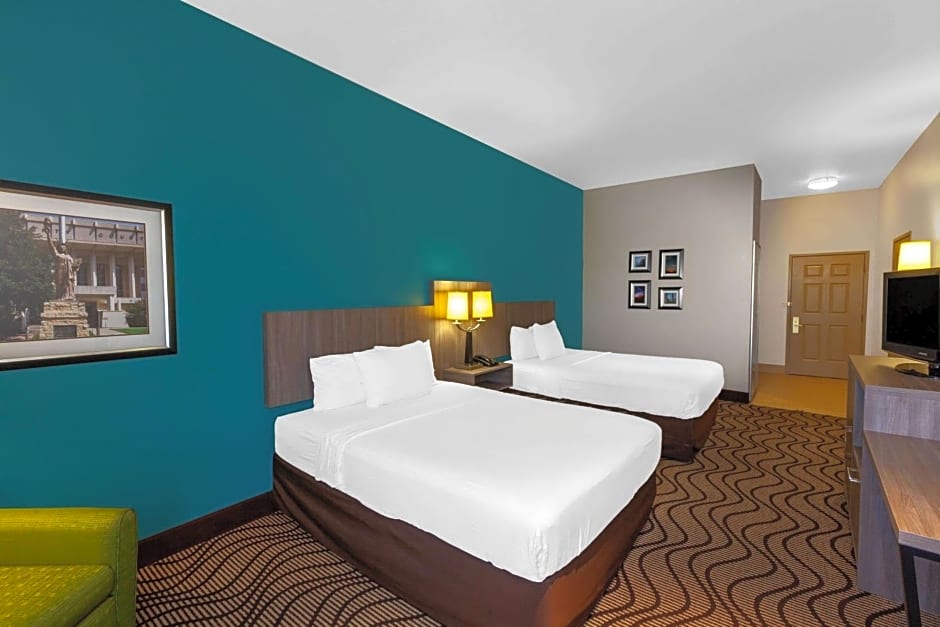 La Quinta by Wyndham Midland North